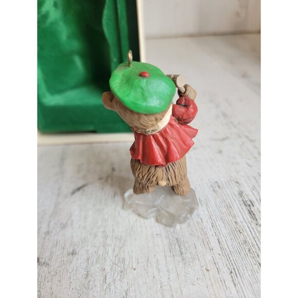 Hallmark ice sculpture beaver carve vintage ornament Xmas - Picture 5 of 6